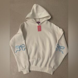 BRAND NEW WITH TAGS!!!!!
White and blue Edikted hoodie
Size XS
